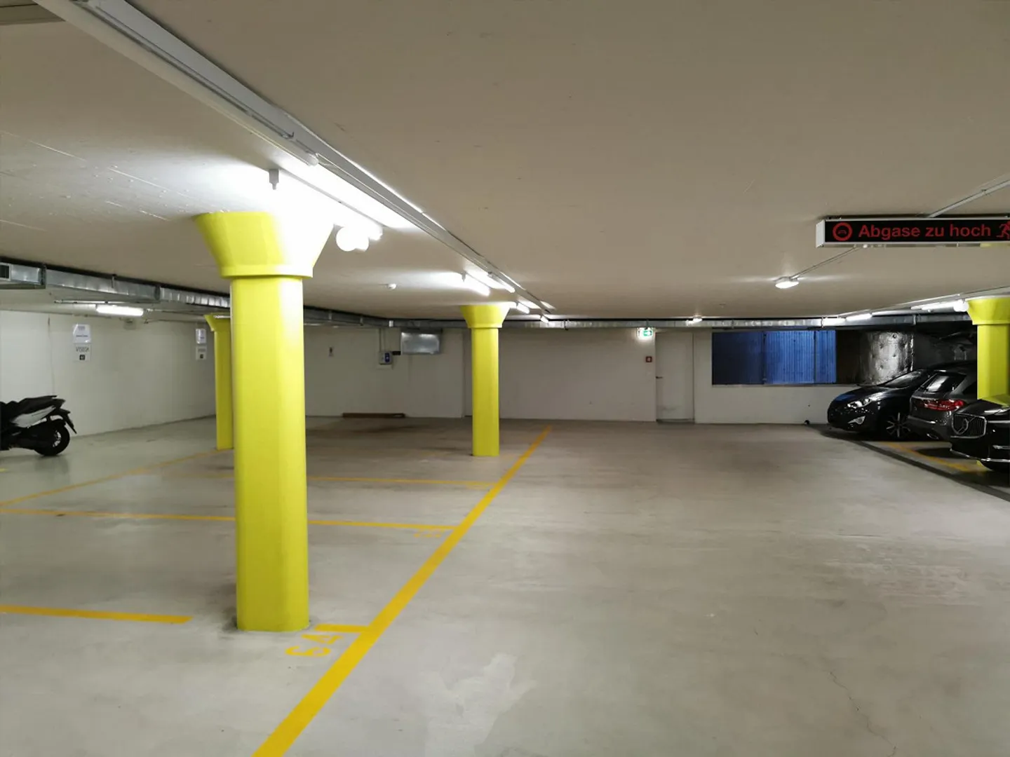 Zentraler Einstellplatz in Zürich-Oerlikon - Foto 2 von 2