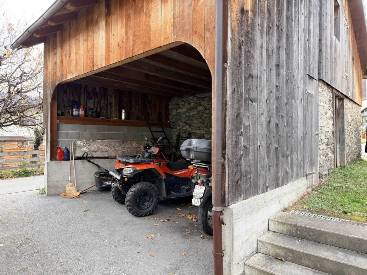 Versatile two-family house - One apartment ready to move in, one with a lot of potential - Photo 9 of 16