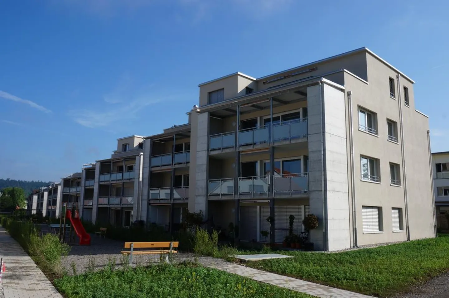 Moderne 2.5-Zimmer-Wohnung in Rafz - Foto 1 von 7