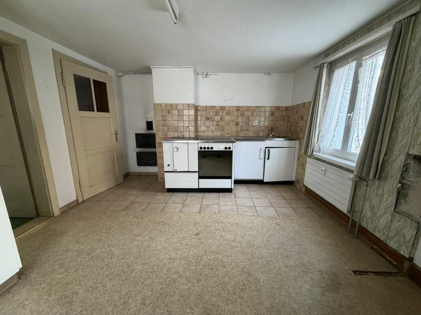 Versatile two-family house - One apartment ready to move in, one with a lot of potential - Photo 10 of 16