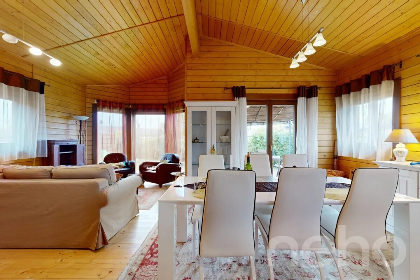 Magnificent wooden house near the lake - Photo 7 of 13