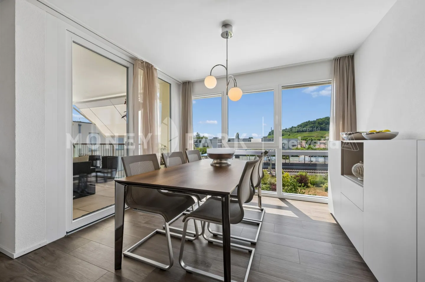 Appartement 4.5 pièces avec un espace généreux et beaucoup de lumière du jour - Photo 5 sur 13