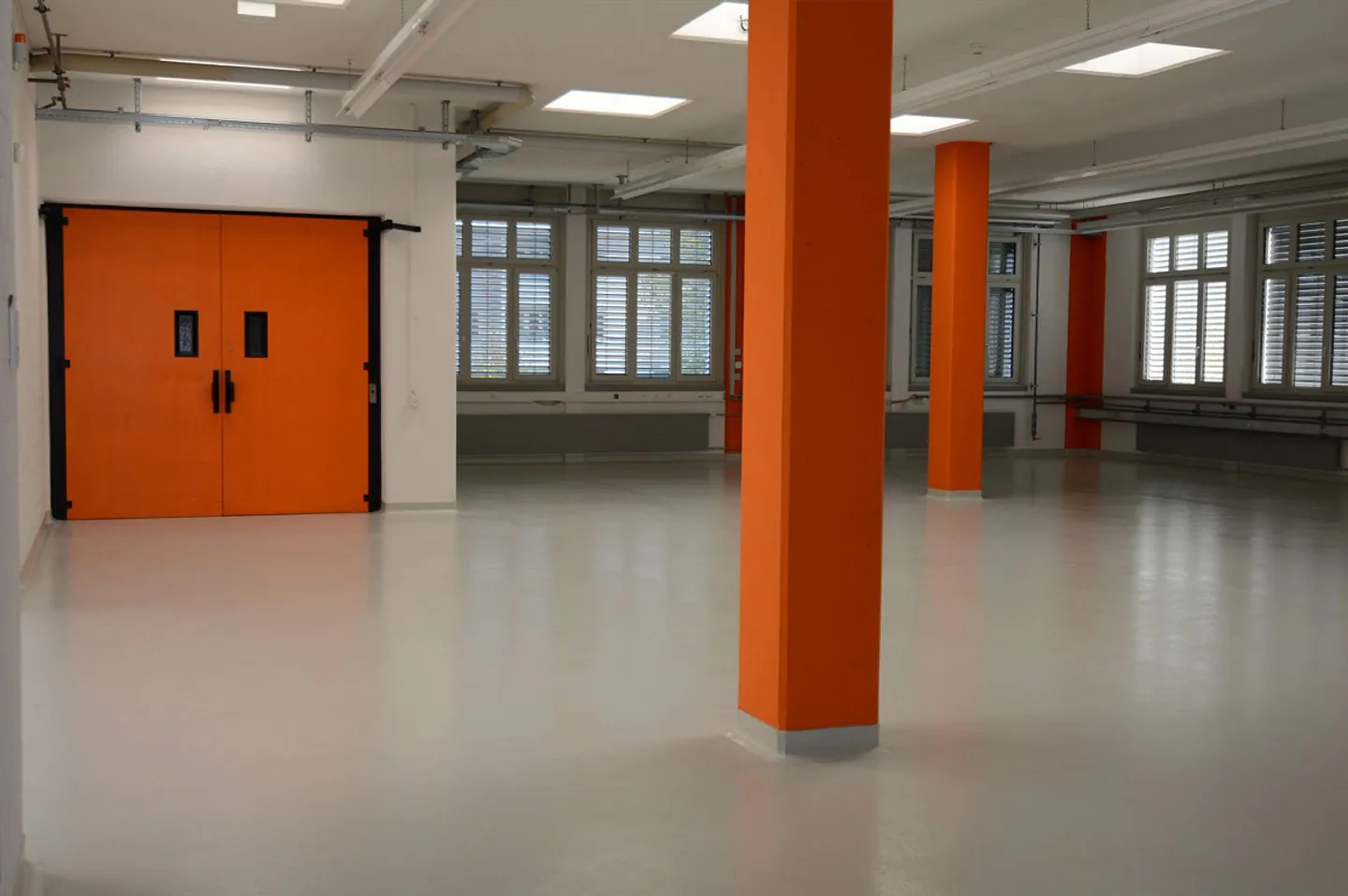 Gewerbefläche mit Warenlift - Foto 1 von 8