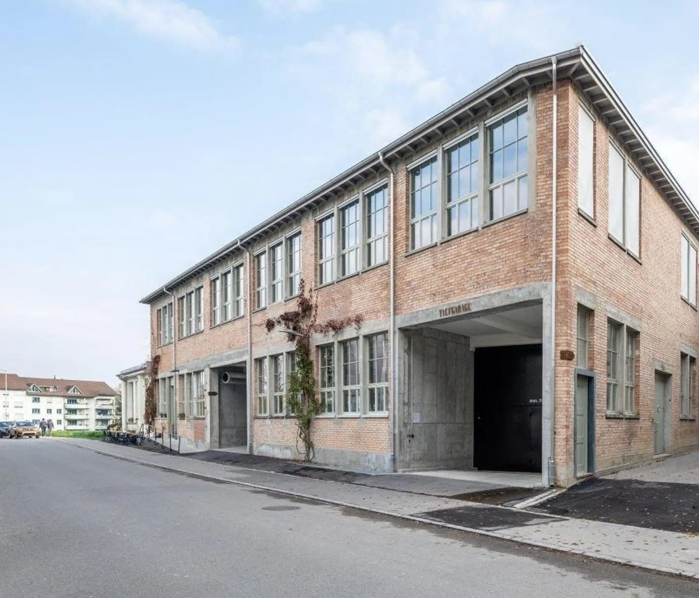 Motorcycle parking space in underground garage - Photo 2 of 2