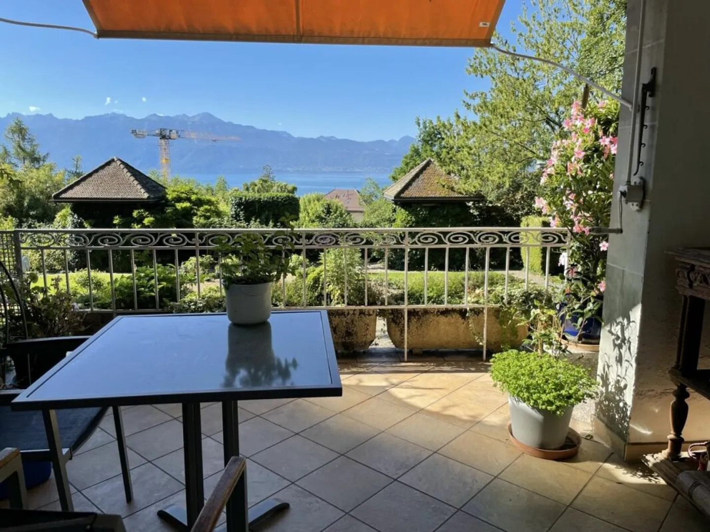 Luxury Apartment with Lake View - Photo 1 of 18