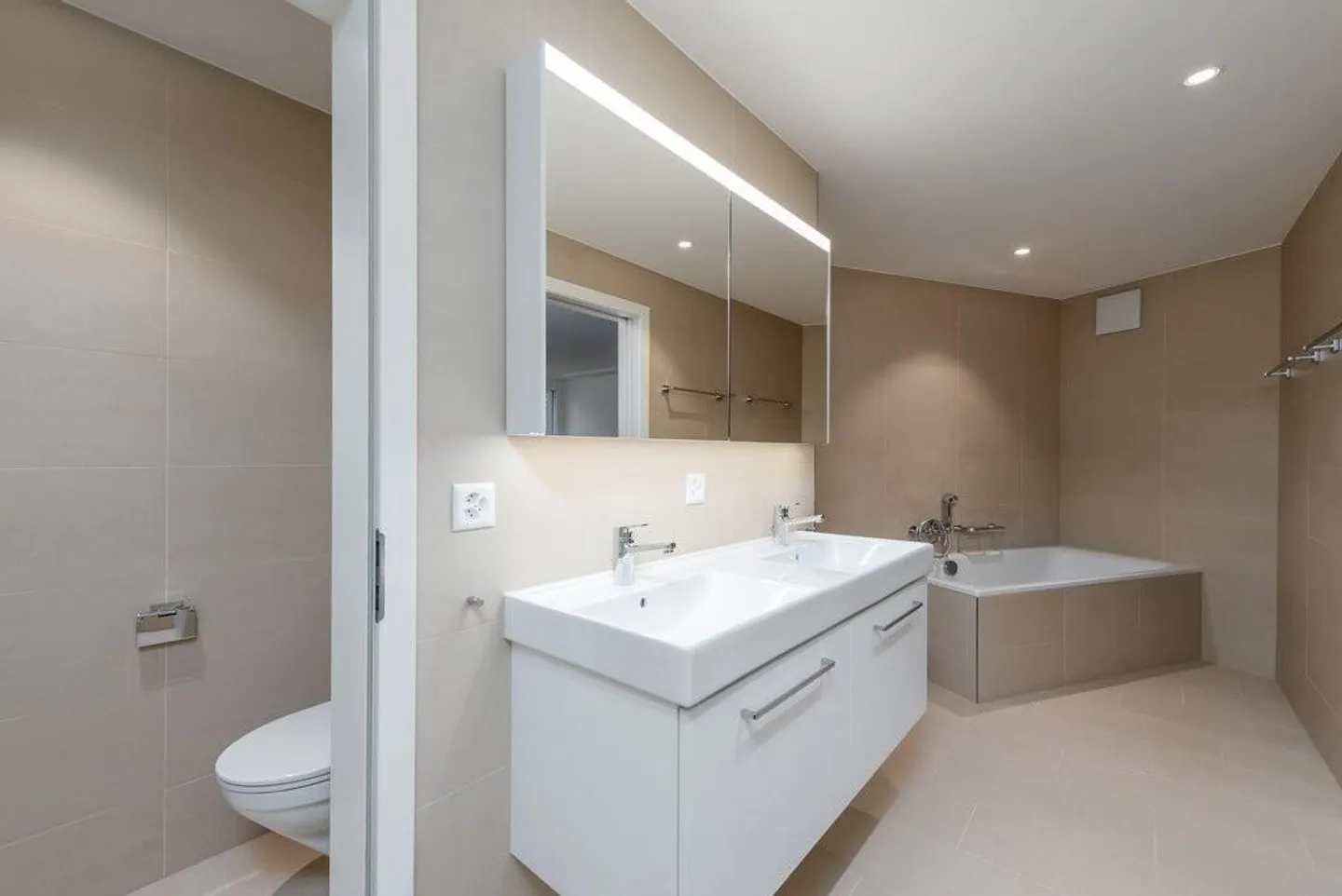 Unique Apartment at Zürichberg - Photo 3 of 12