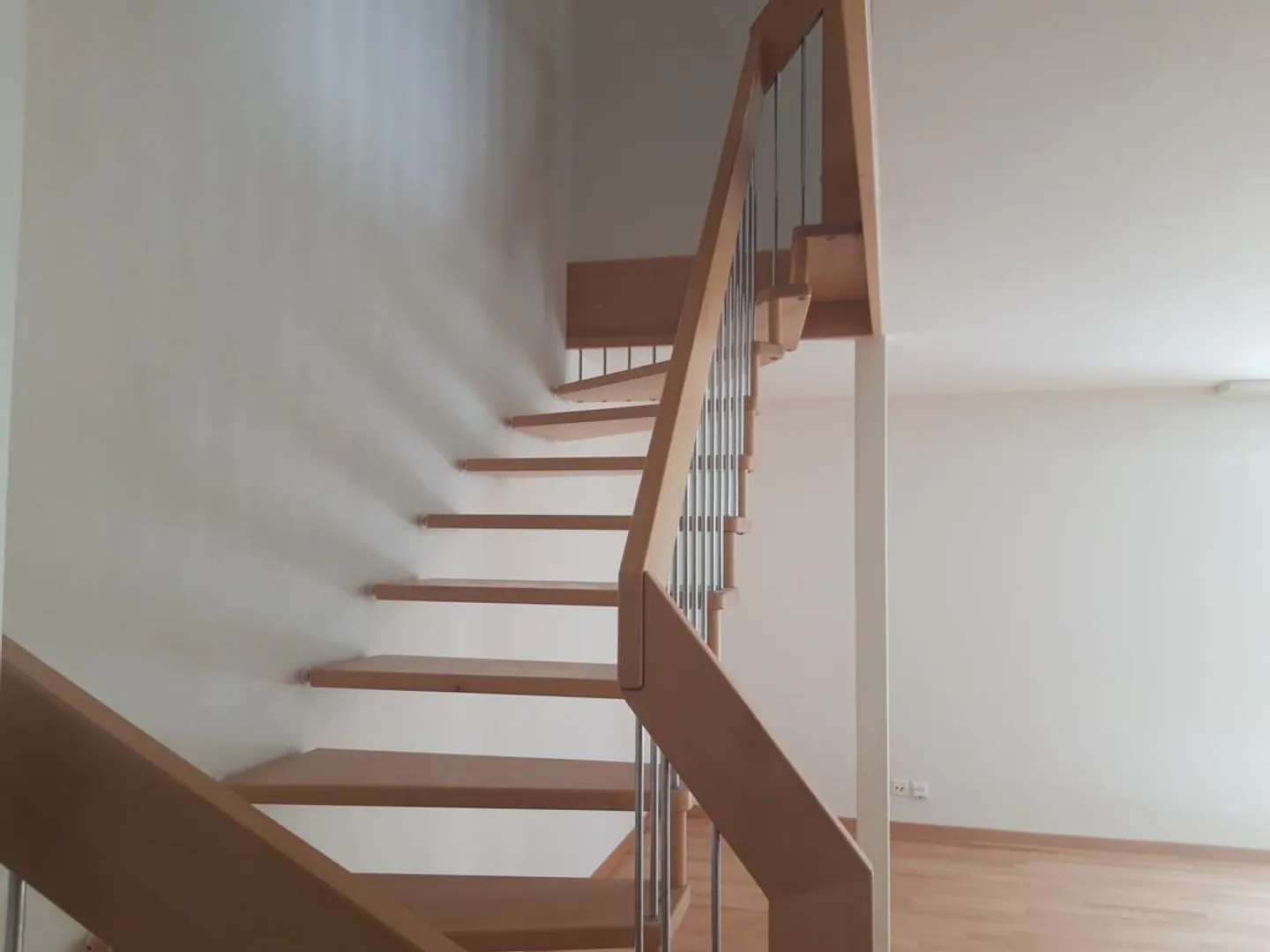 Appartement de jardin en duplex spacieux avec deux salles de bains - Photo 6 sur 12