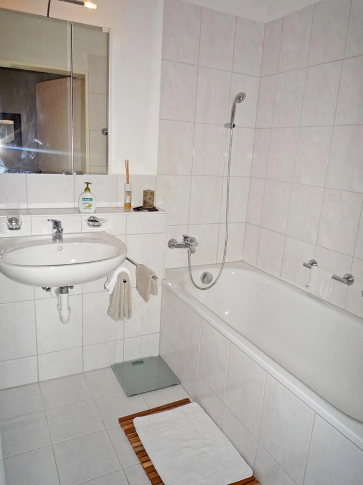 Appartement de jardin en duplex spacieux avec deux salles de bains - Photo 7 sur 12