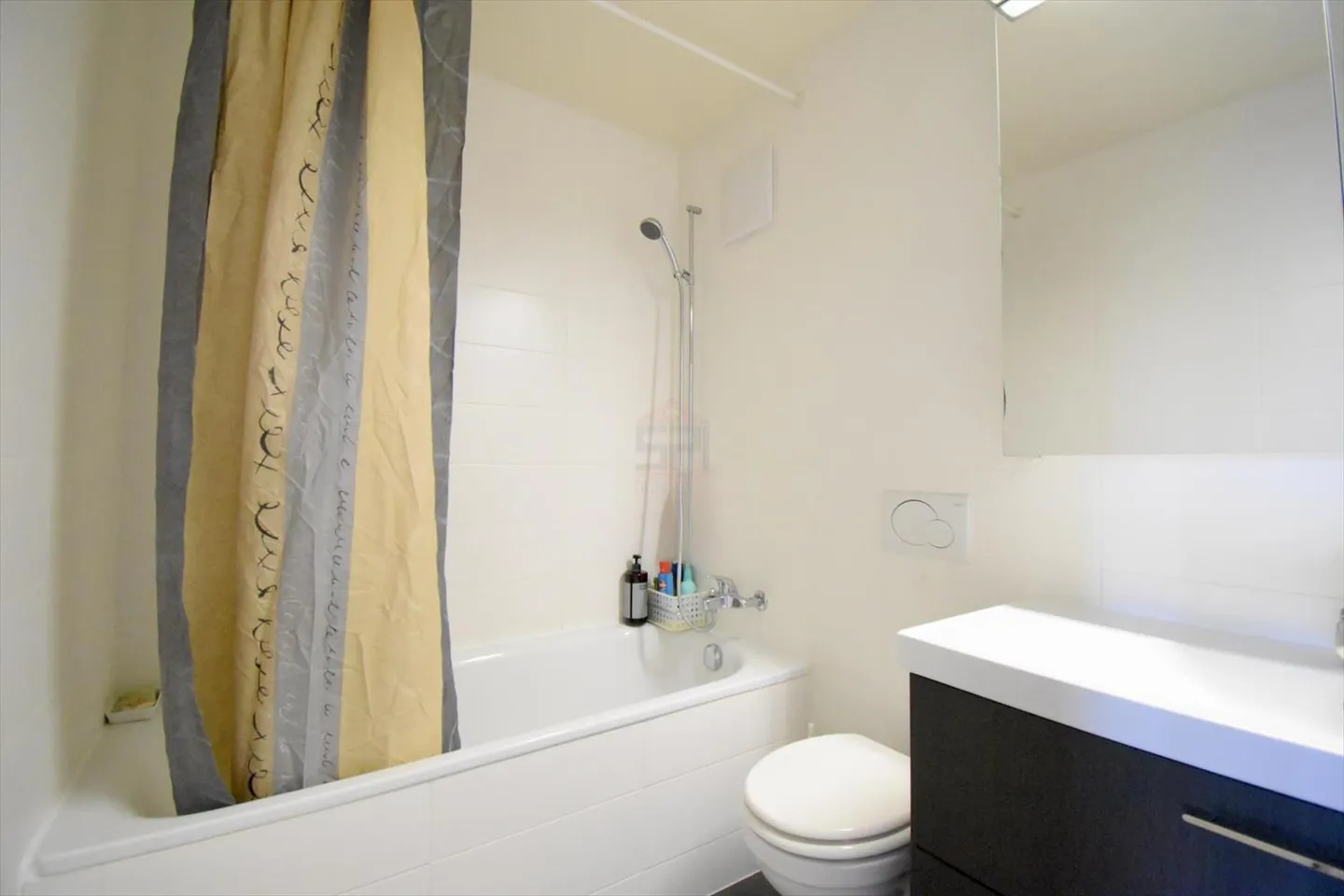 Wohnung mit 4.5 Zimmern und Balkon in Crassier - Foto 9 von 10