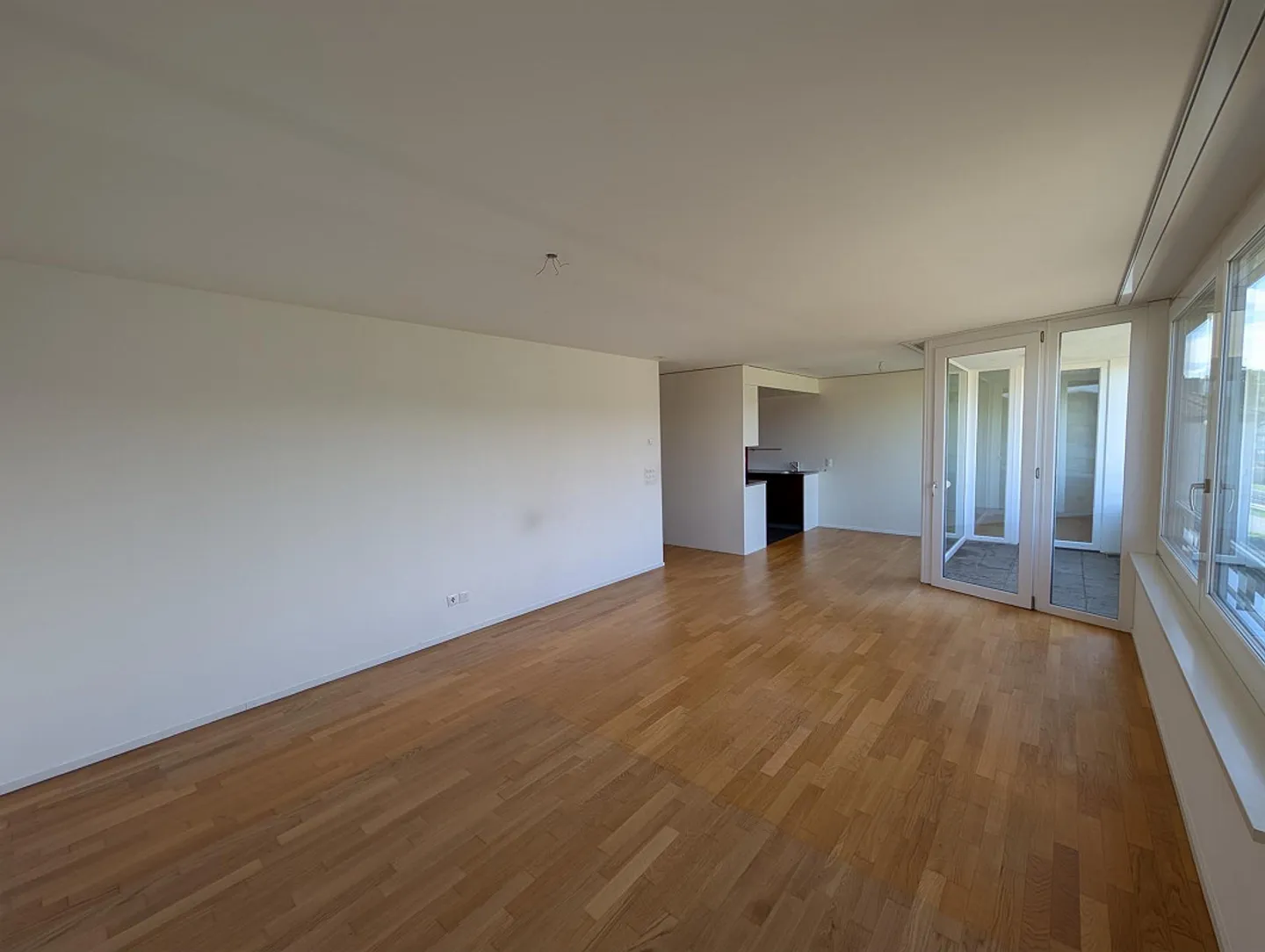 Spacious and bright 3.5-room apartment - Photo 2 of 8
