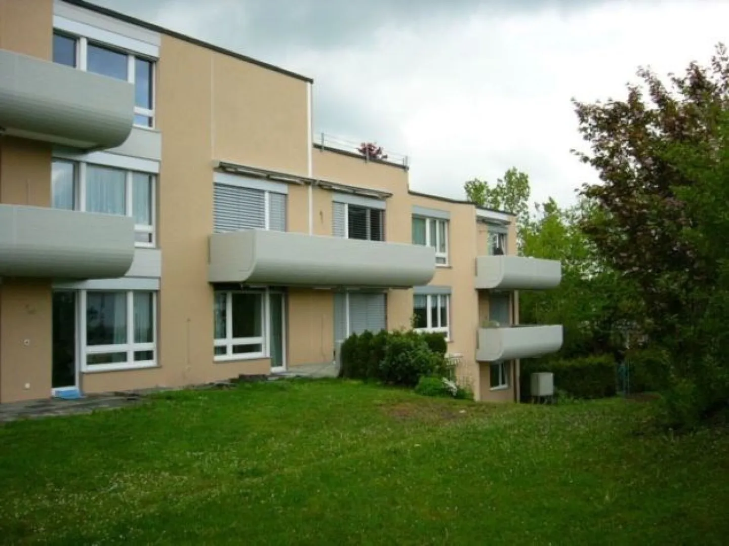 Appartamento tranquillo con una camera in una casa plurifamiliare al 2° piano - Foto 2 di 2