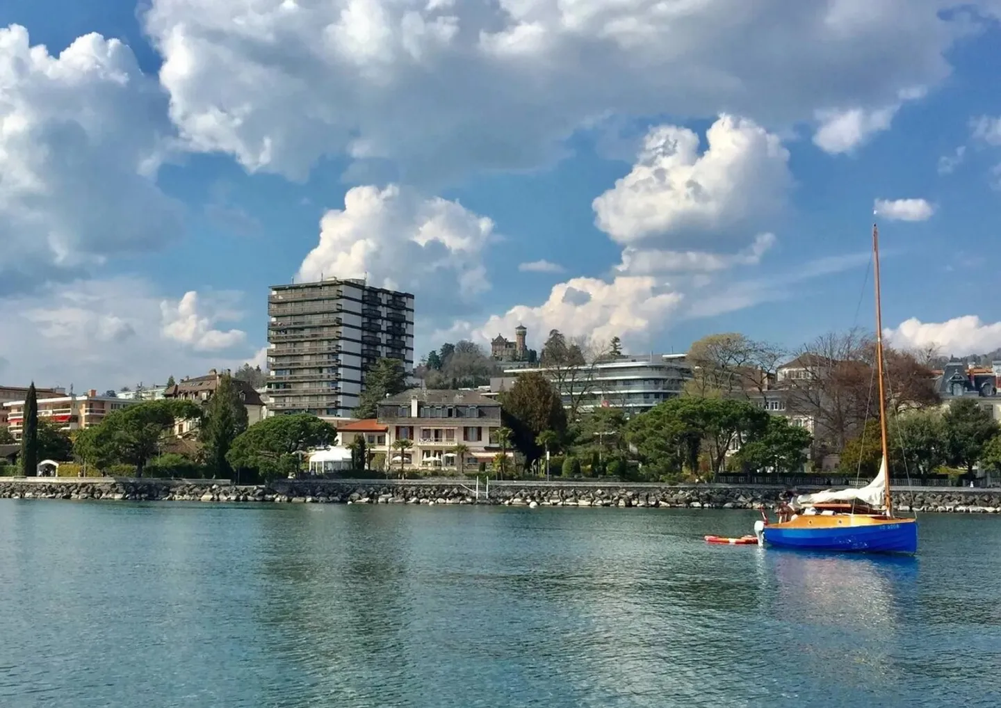 Appartement Charmant avec Vue sur le Lac - Photo 1 sur 9