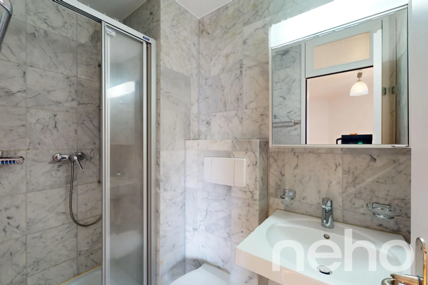 Maisonette di 4,5 stanze situata in posizione tranquilla con terrazza sul tetto a Bonstetten - Foto 10 di 13