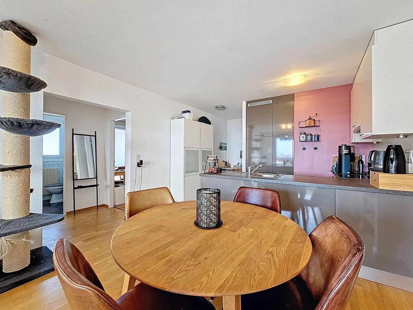 Appartement Charmant avec Vue sur le Lac - Photo 4 sur 9