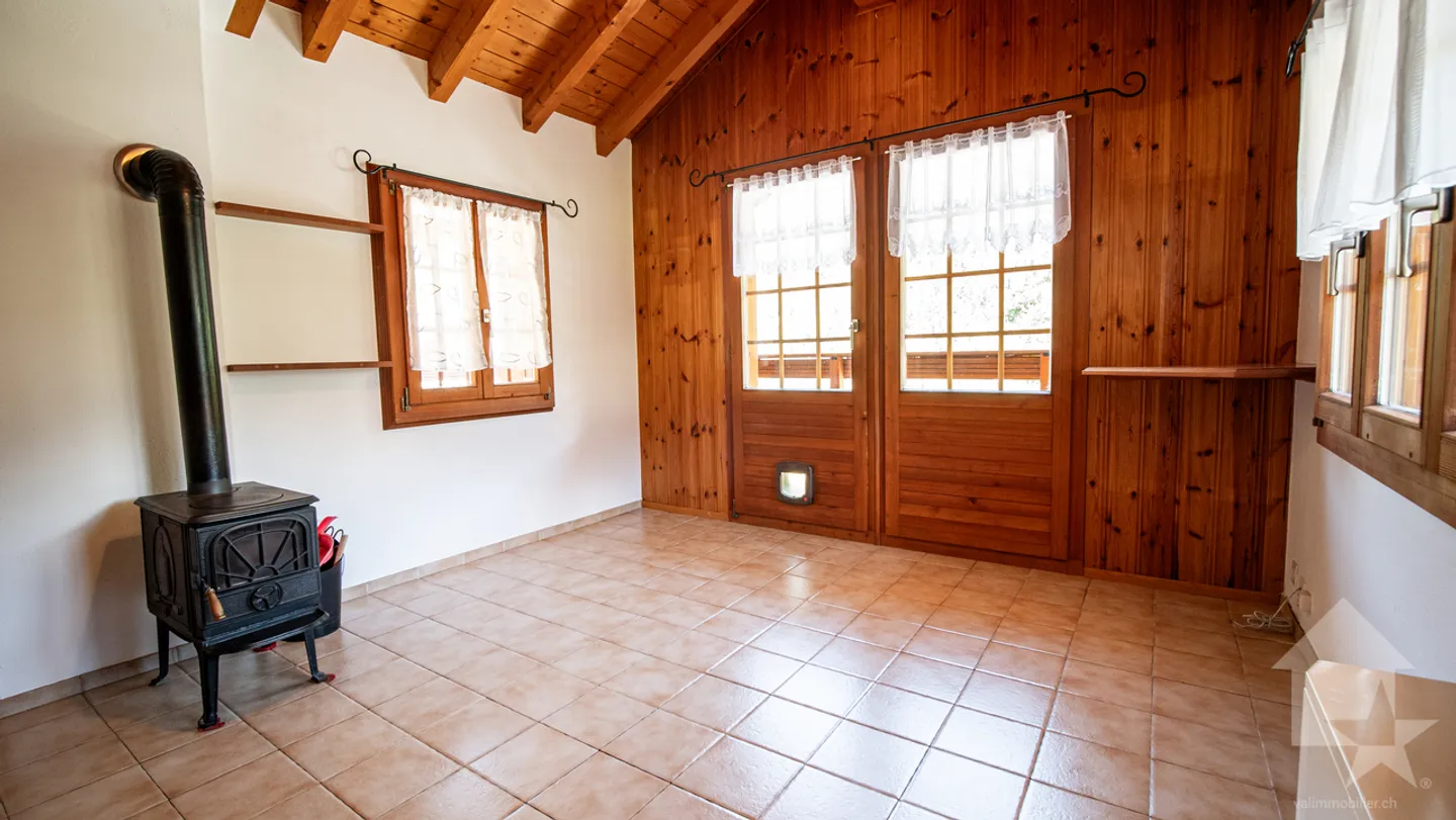 Adorable chalet with splendid views of the valley floor - Photo 3 of 40