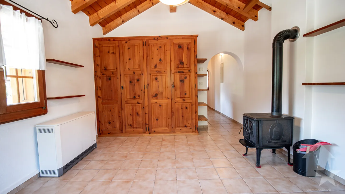 Adorable chalet with splendid views of the valley floor - Photo 4 of 40