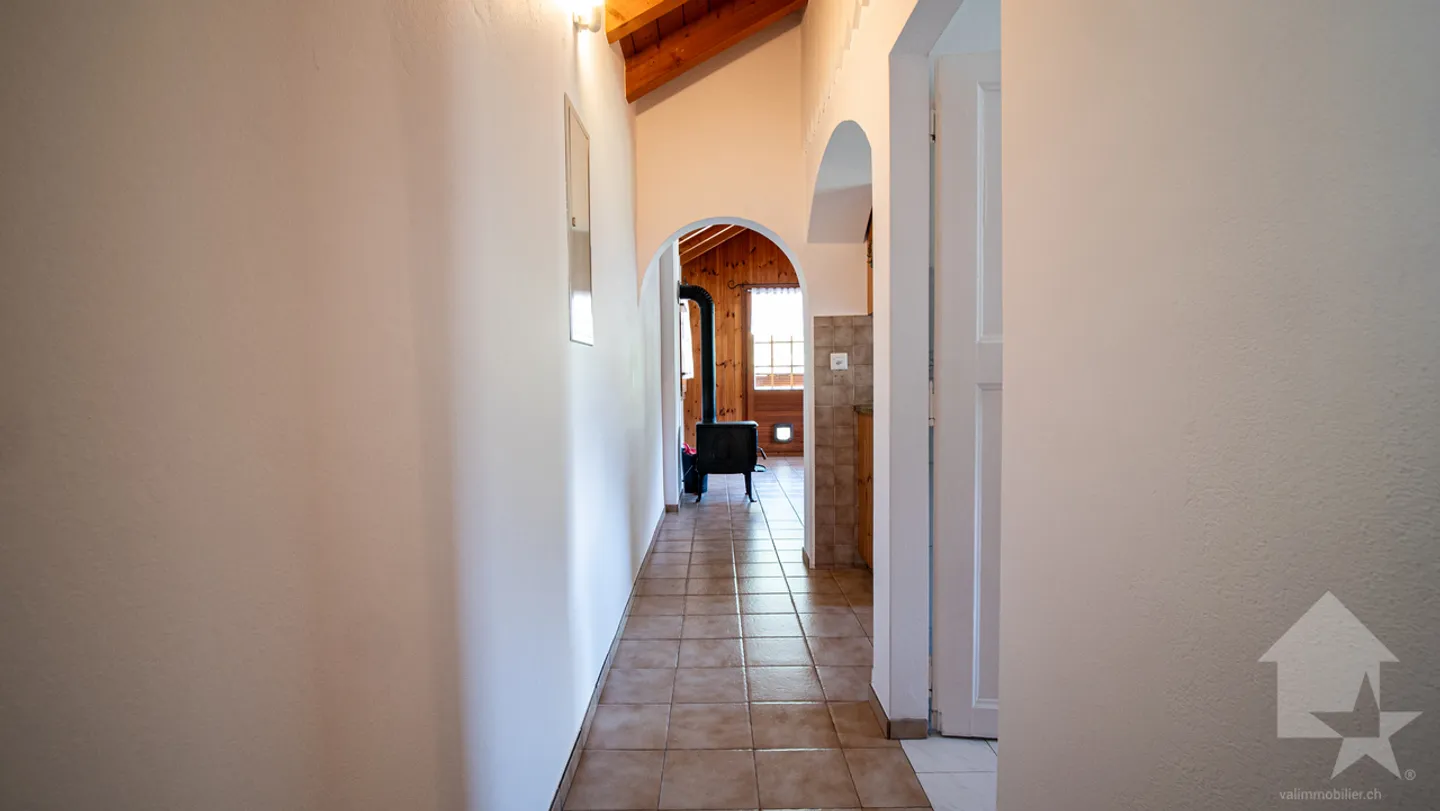 Adorable chalet with splendid views of the valley floor - Photo 7 of 40
