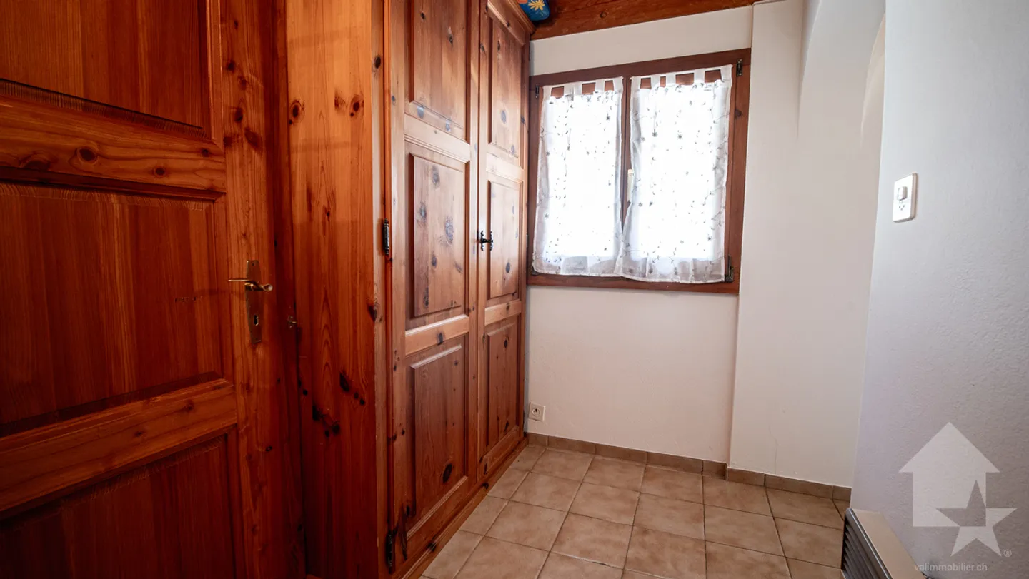 Adorable chalet with splendid views of the valley floor - Photo 10 of 40