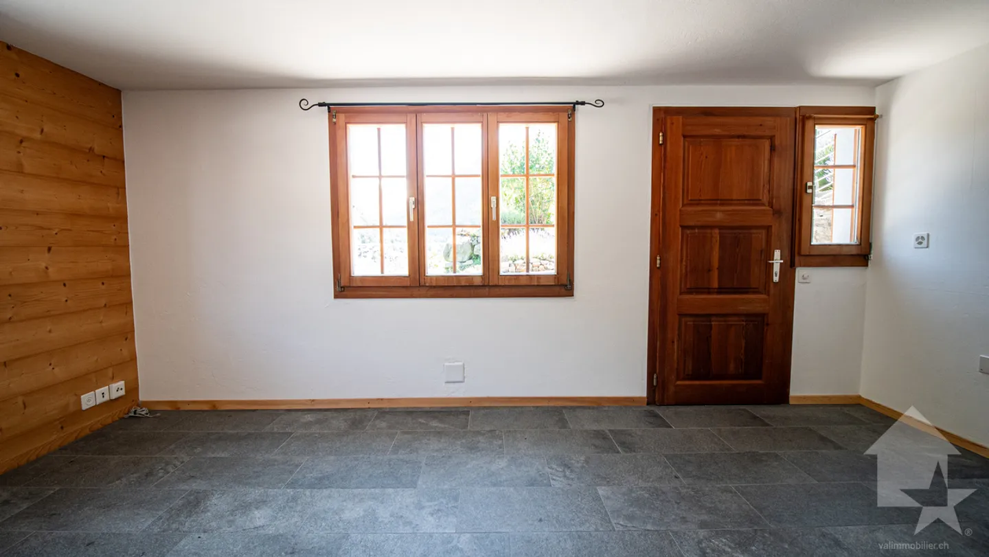 Adorable chalet with splendid views of the valley floor - Photo 14 of 40