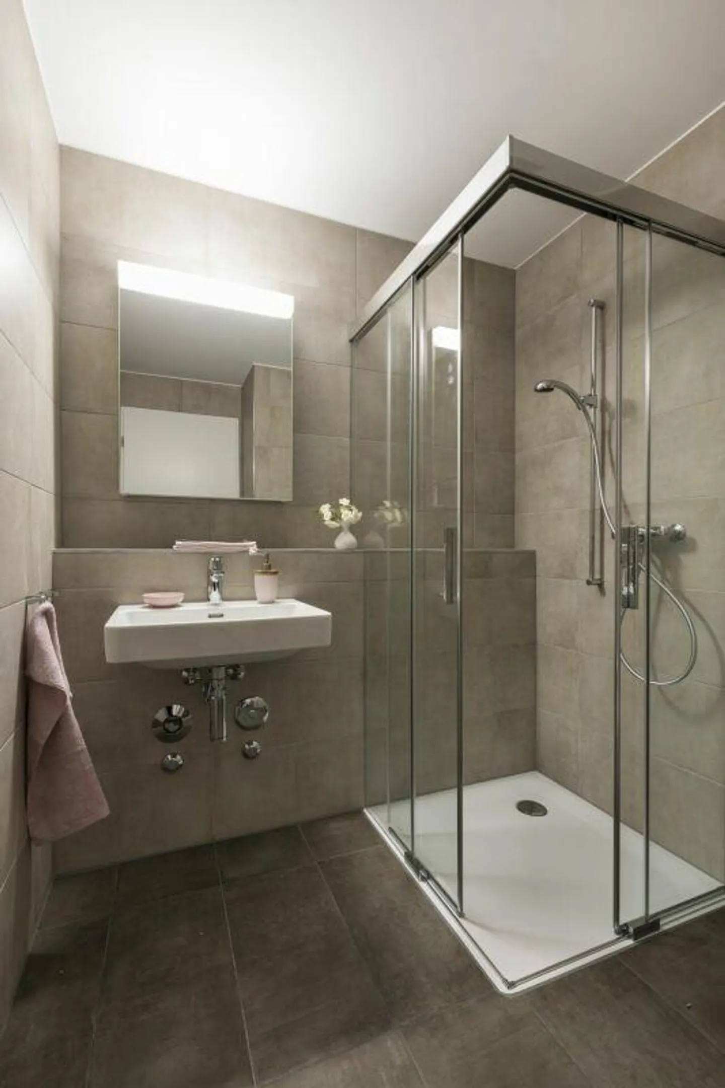 Appartamento moderno ed elegante in un edificio ben tenuto! - Foto 6 di 9