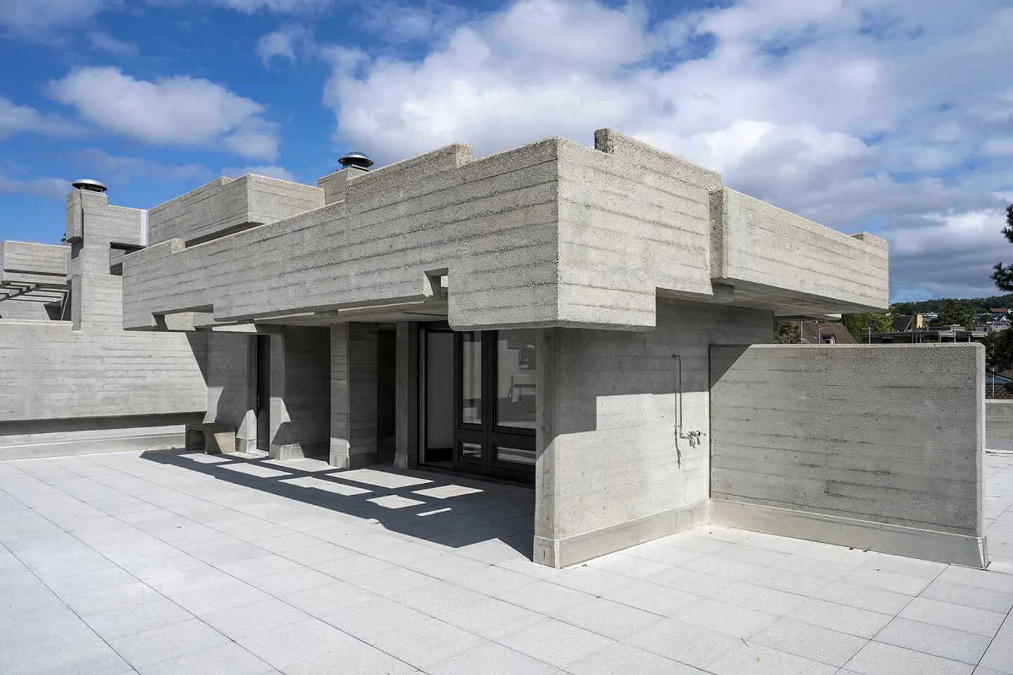 Exklusive 3.5-Zimmer-Attikawohnung mit über 200m² Dachterrasse - Foto 1 von 18