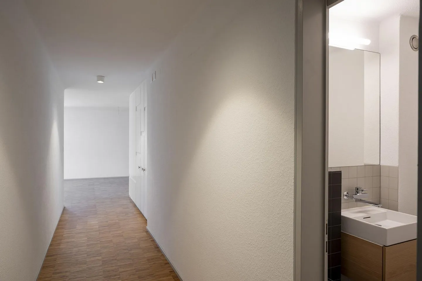 Exklusive 3.5-Zimmer-Attikawohnung mit über 200m² Dachterrasse - Foto 2 von 18