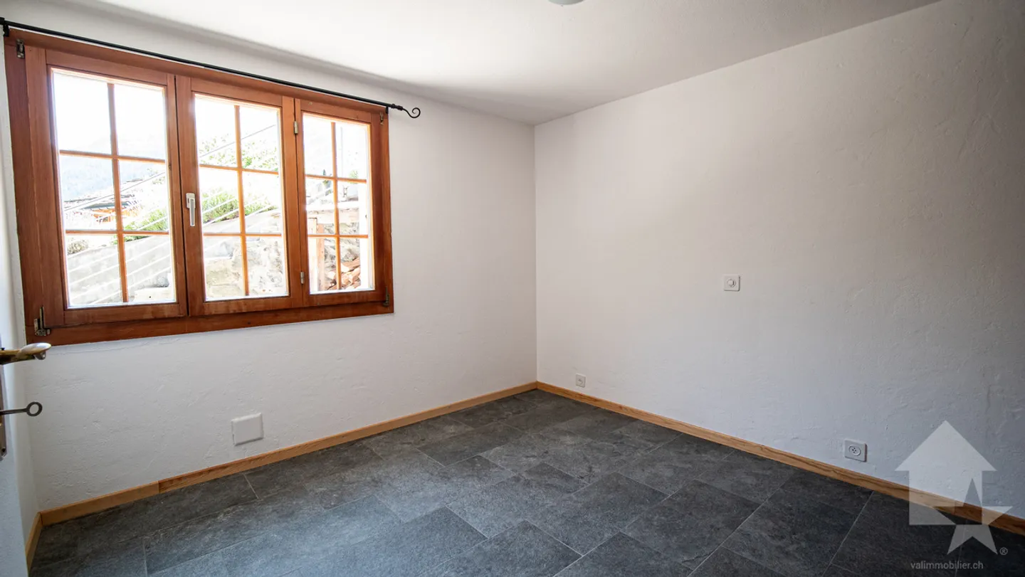 Adorable chalet with splendid views of the valley floor - Photo 15 of 40