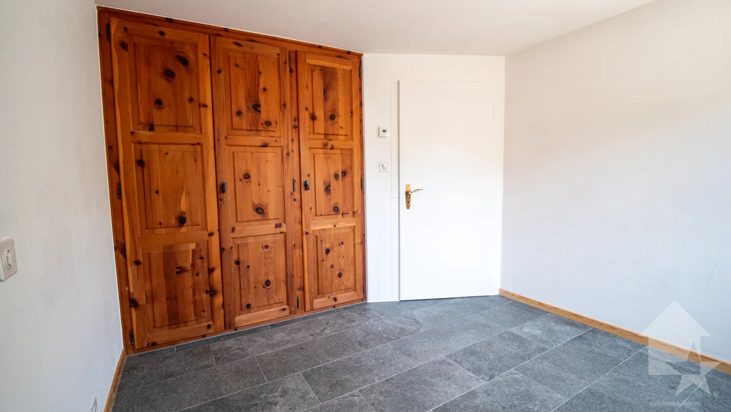 Adorable chalet with splendid views of the valley floor - Photo 16 of 40