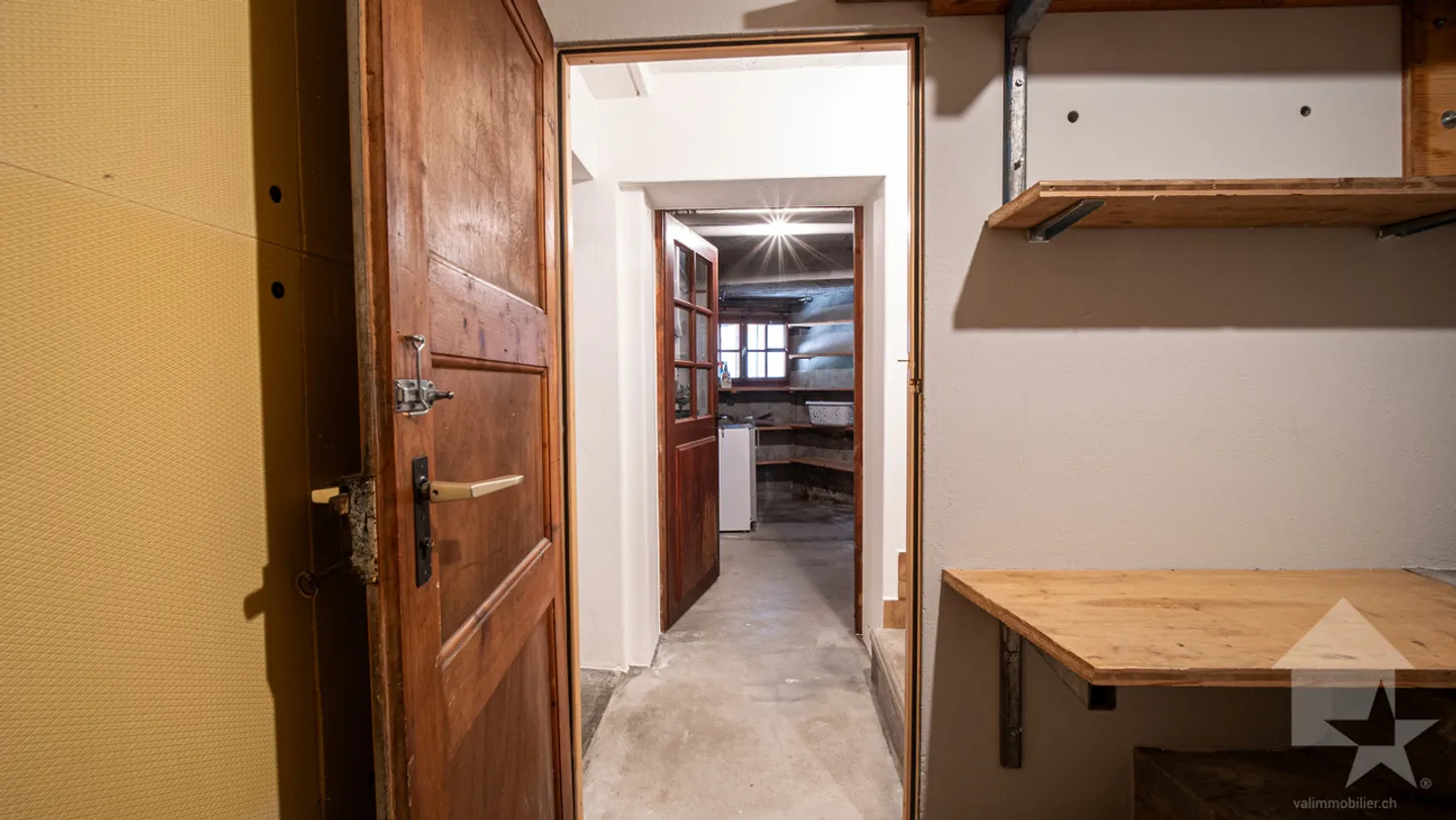 Adorable chalet with splendid views of the valley floor - Photo 20 of 40
