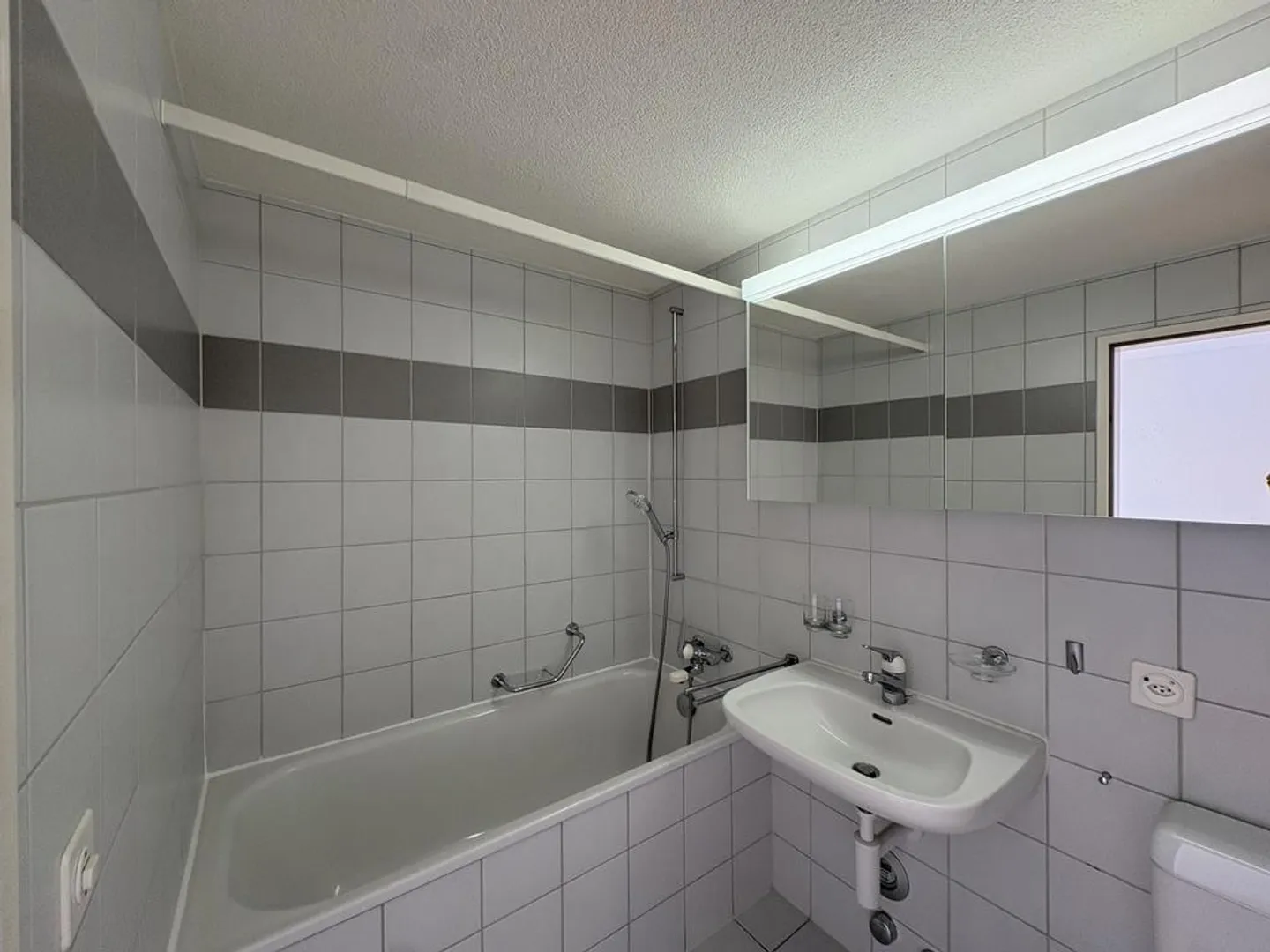 2.5-Room Maisonette Apartment for Rent in Kleinbasel - Photo 4 of 11