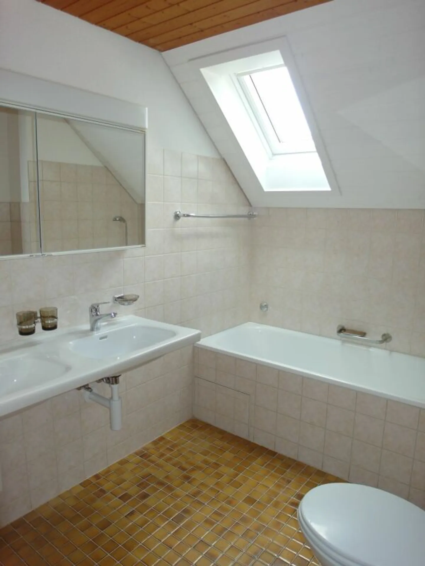 4.5-Room Attic Love with Fireplace & Panoramic View - Photo 4 of 14