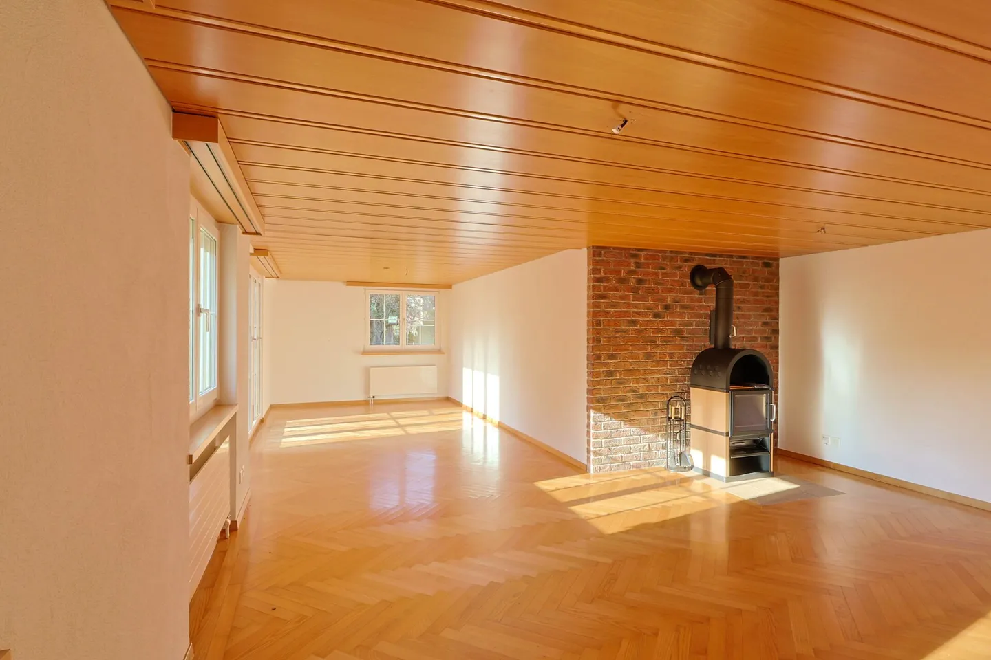 Mehrfamilienhaus mit 3 Wohnungen, Garage & 5 Parkplätzen in Steinach SG - Foto 2 von 18