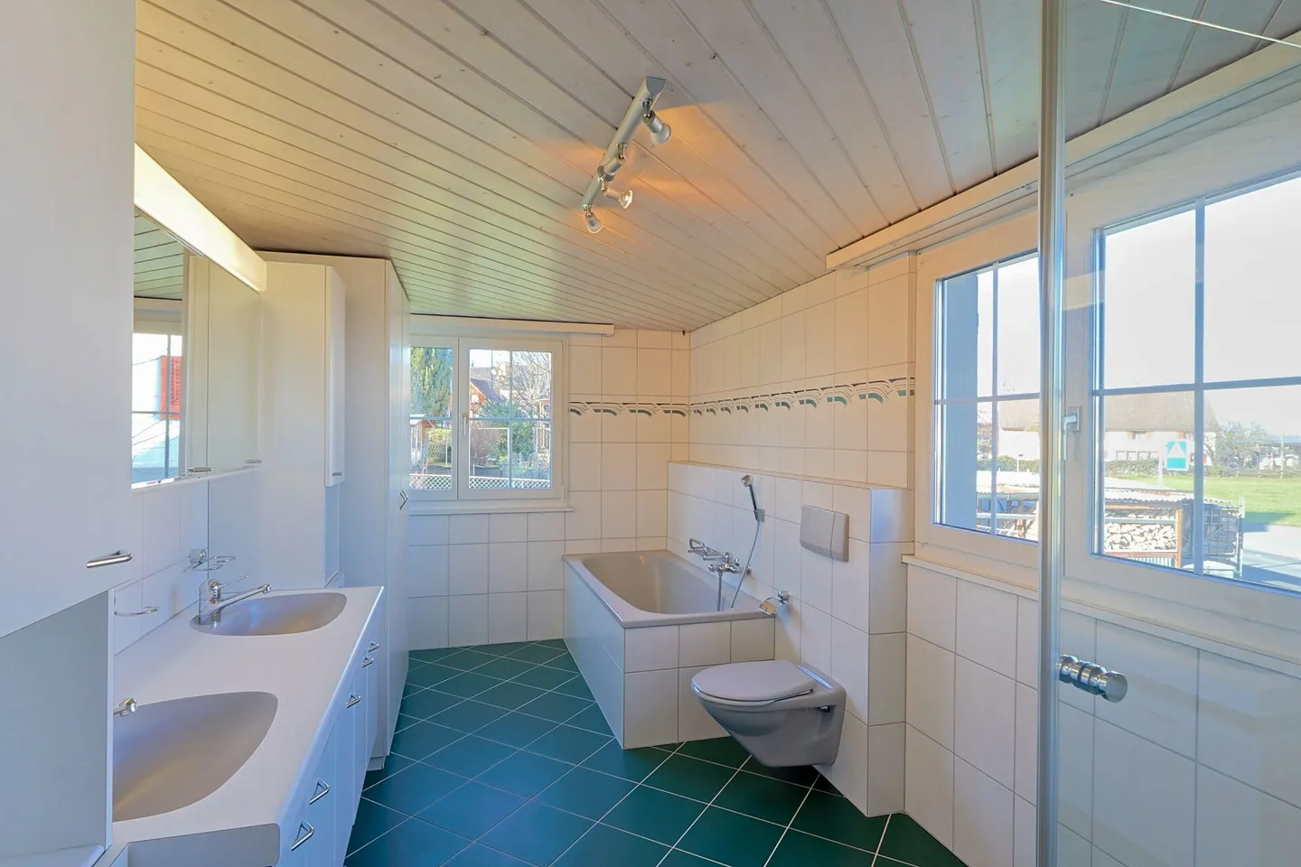 Mehrfamilienhaus mit 3 Wohnungen, Garage & 5 Parkplätzen in Steinach SG - Foto 5 von 18