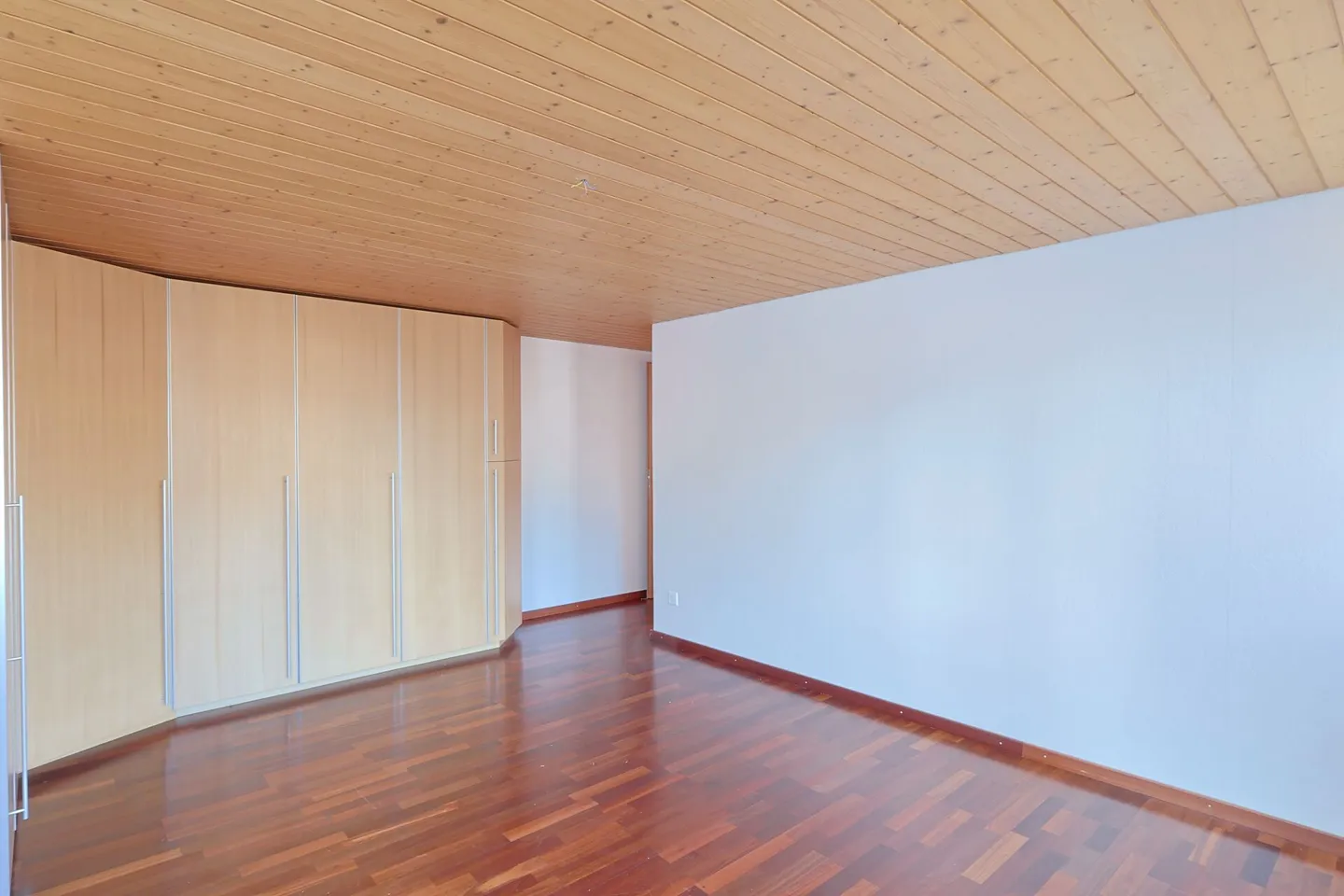 Mehrfamilienhaus mit 3 Wohnungen, Garage & 5 Parkplätzen in Steinach SG - Foto 7 von 18