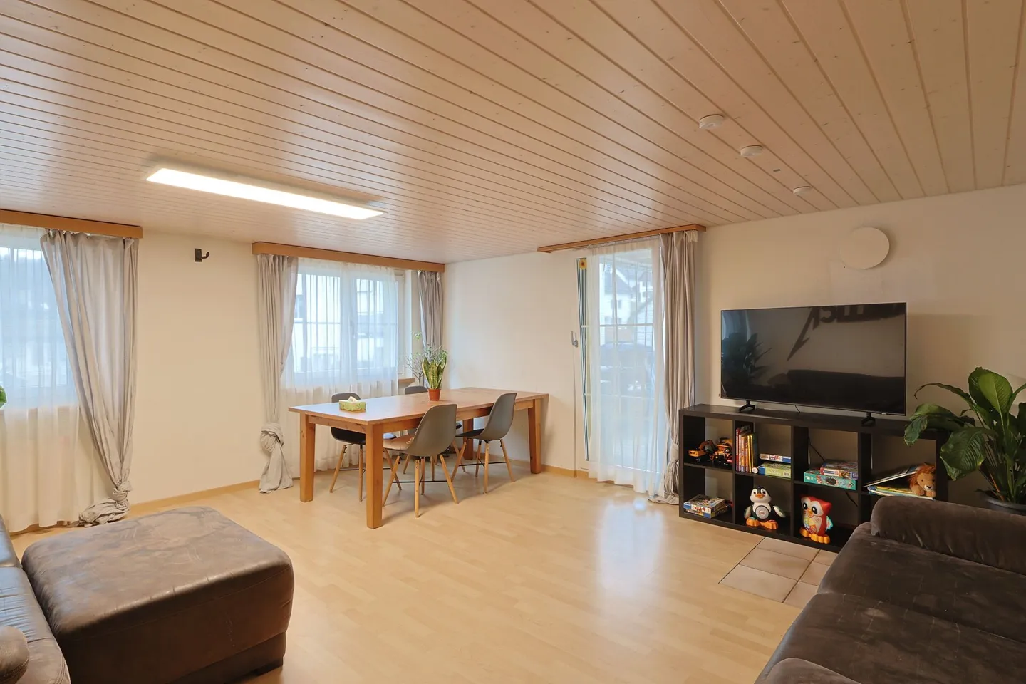 Mehrfamilienhaus mit 3 Wohnungen, Garage & 5 Parkplätzen in Steinach SG - Foto 9 von 18