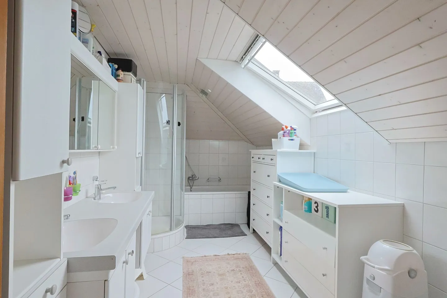 Mehrfamilienhaus mit 3 Wohnungen, Garage & 5 Parkplätzen in Steinach SG - Foto 12 von 18