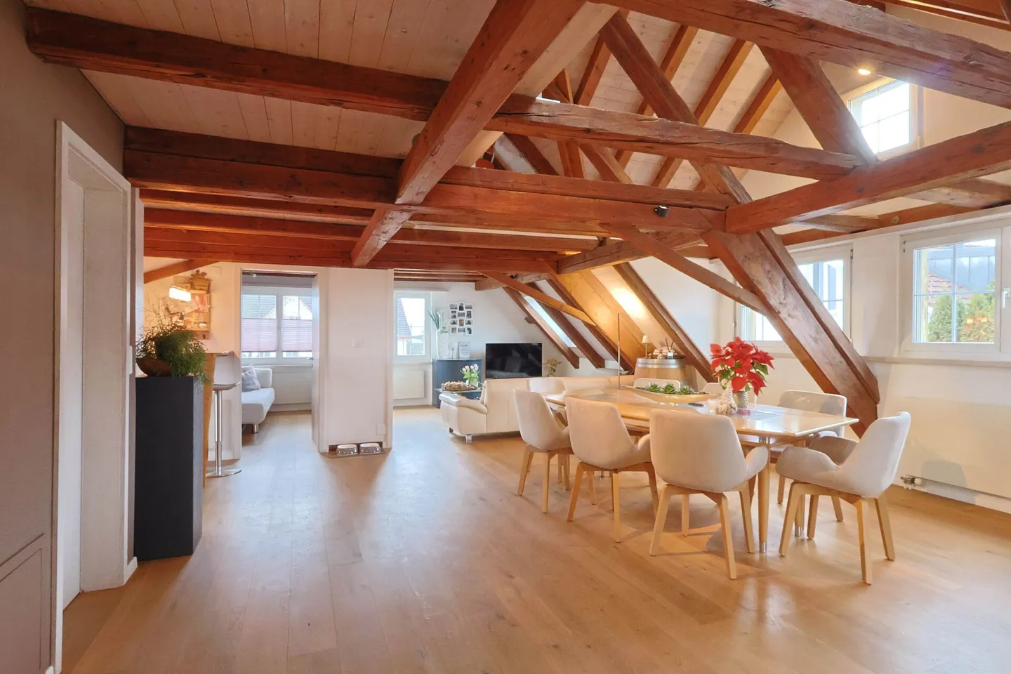 Mehrfamilienhaus mit 3 Wohnungen, Garage & 5 Parkplätzen in Steinach SG - Foto 3 von 18