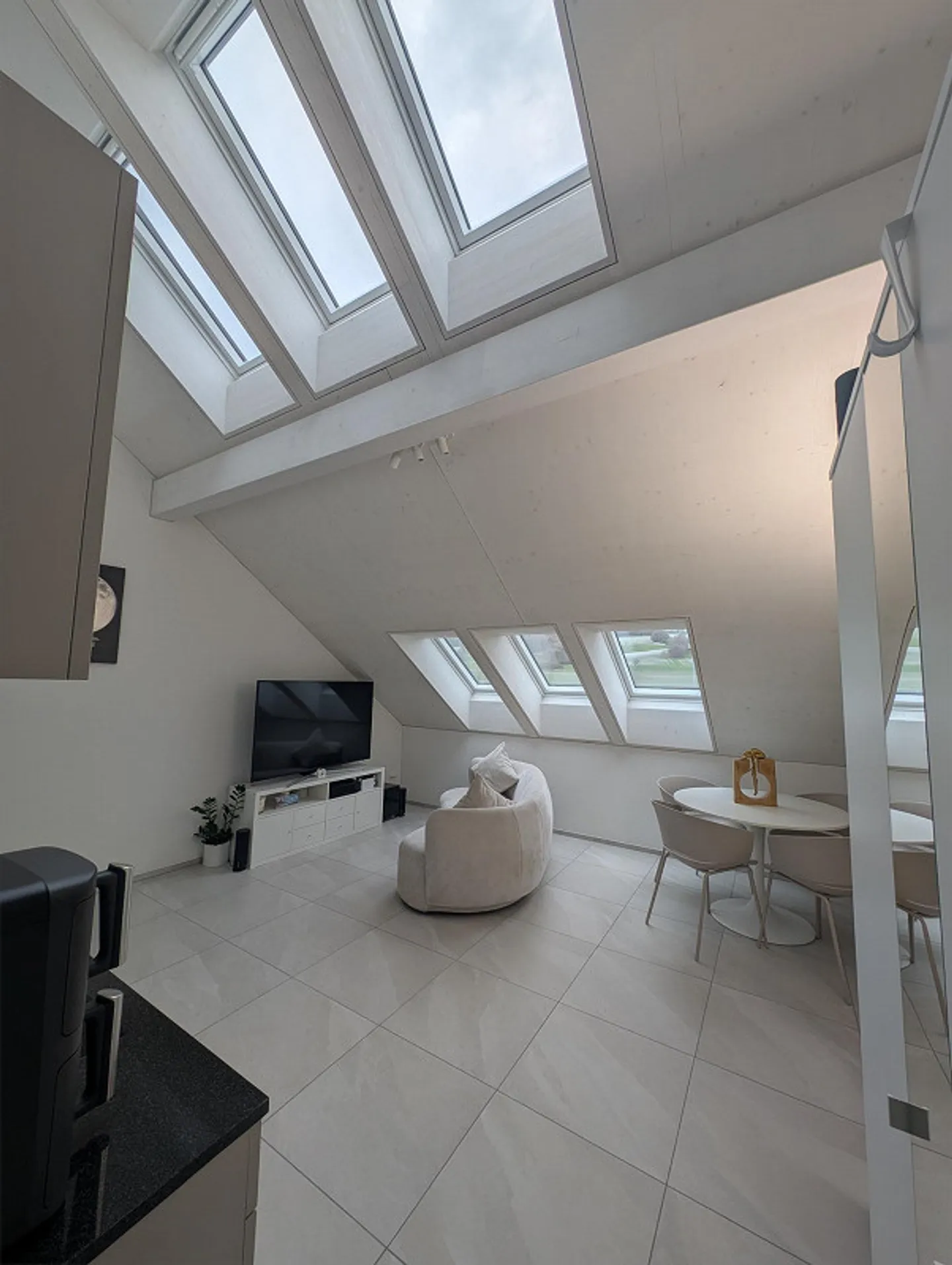 Appartamento loft luminoso cerca nuovo inquilino dal 01.03.2026 - Foto 3 di 6