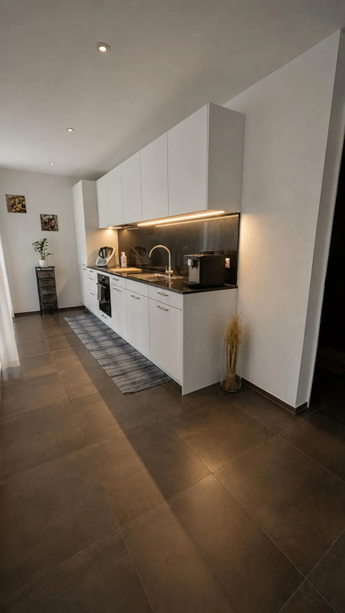 Luminoso appartamento di 2,5 locali con grande balcone nel centro di Wohlen – Nac - Foto 2 di 6