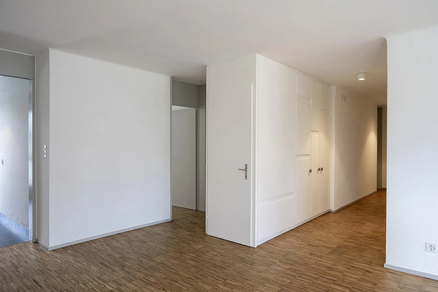 Exklusive 3.5-Zimmer-Attikawohnung mit über 200m² Dachterrasse - Foto 5 von 18