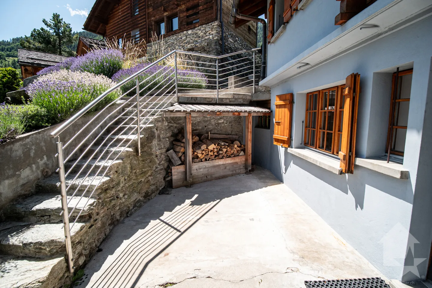 Adorable chalet with splendid views of the valley floor - Photo 27 of 40