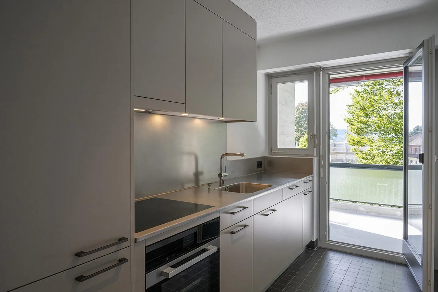 Exklusive 3.5-Zimmer-Attikawohnung mit über 200m² Dachterrasse - Foto 7 von 18