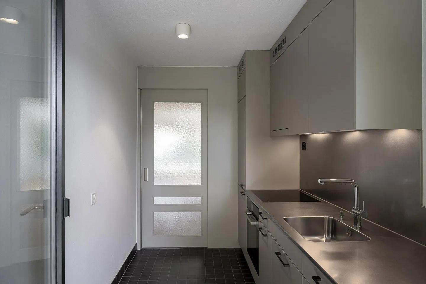 Exklusive 3.5-Zimmer-Attikawohnung mit über 200m² Dachterrasse - Foto 8 von 18