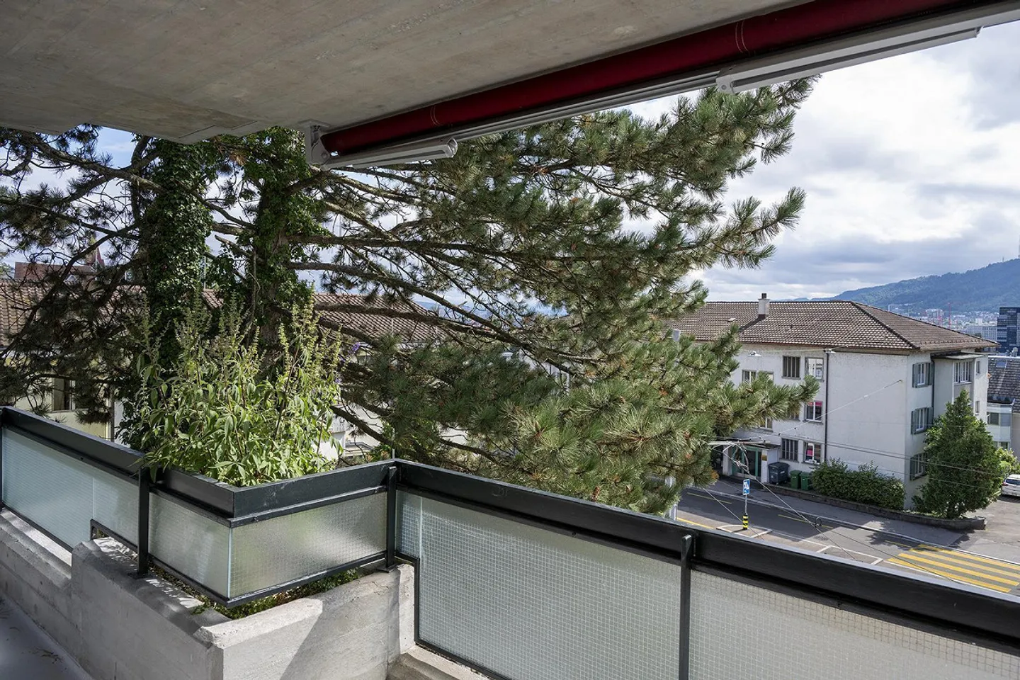 Exklusive 3.5-Zimmer-Attikawohnung mit über 200m² Dachterrasse - Foto 10 von 18