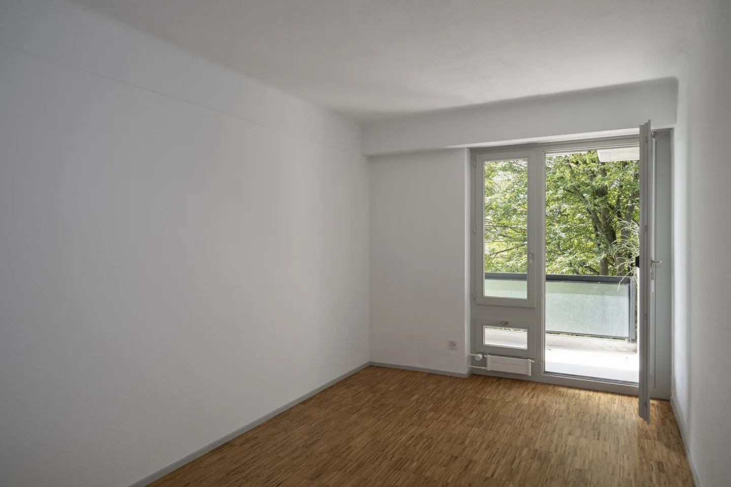 Exklusive 3.5-Zimmer-Attikawohnung mit über 200m² Dachterrasse - Foto 12 von 18