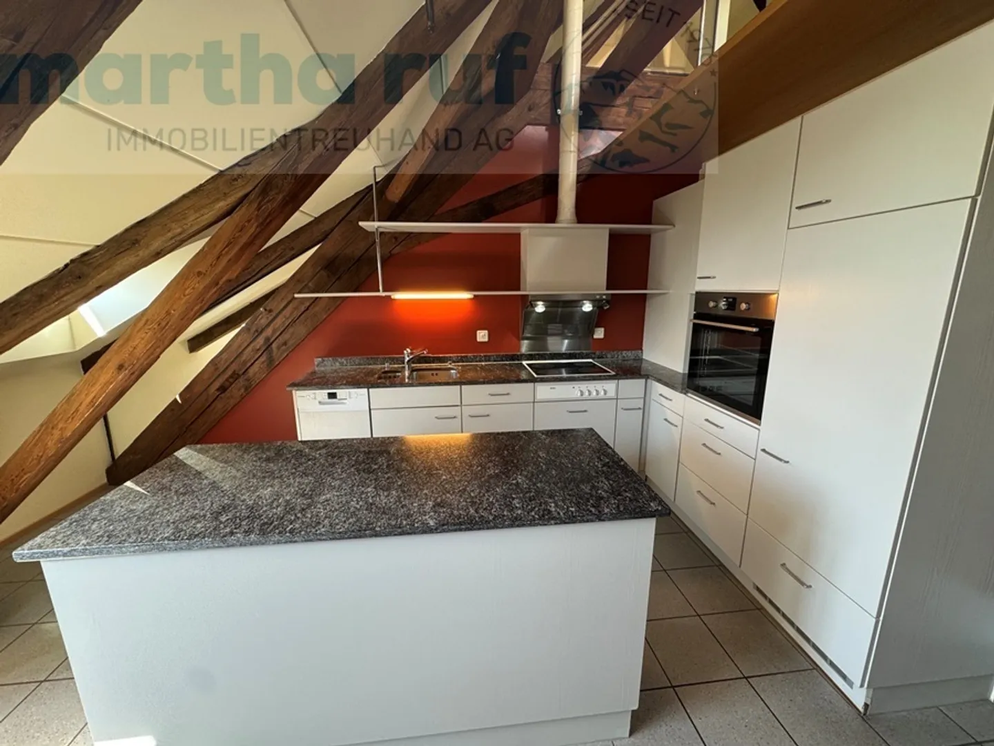 3.5-room apartment with gallery & roof terrace in the heart of the old town (no Airbnb) - Photo 3 of 12