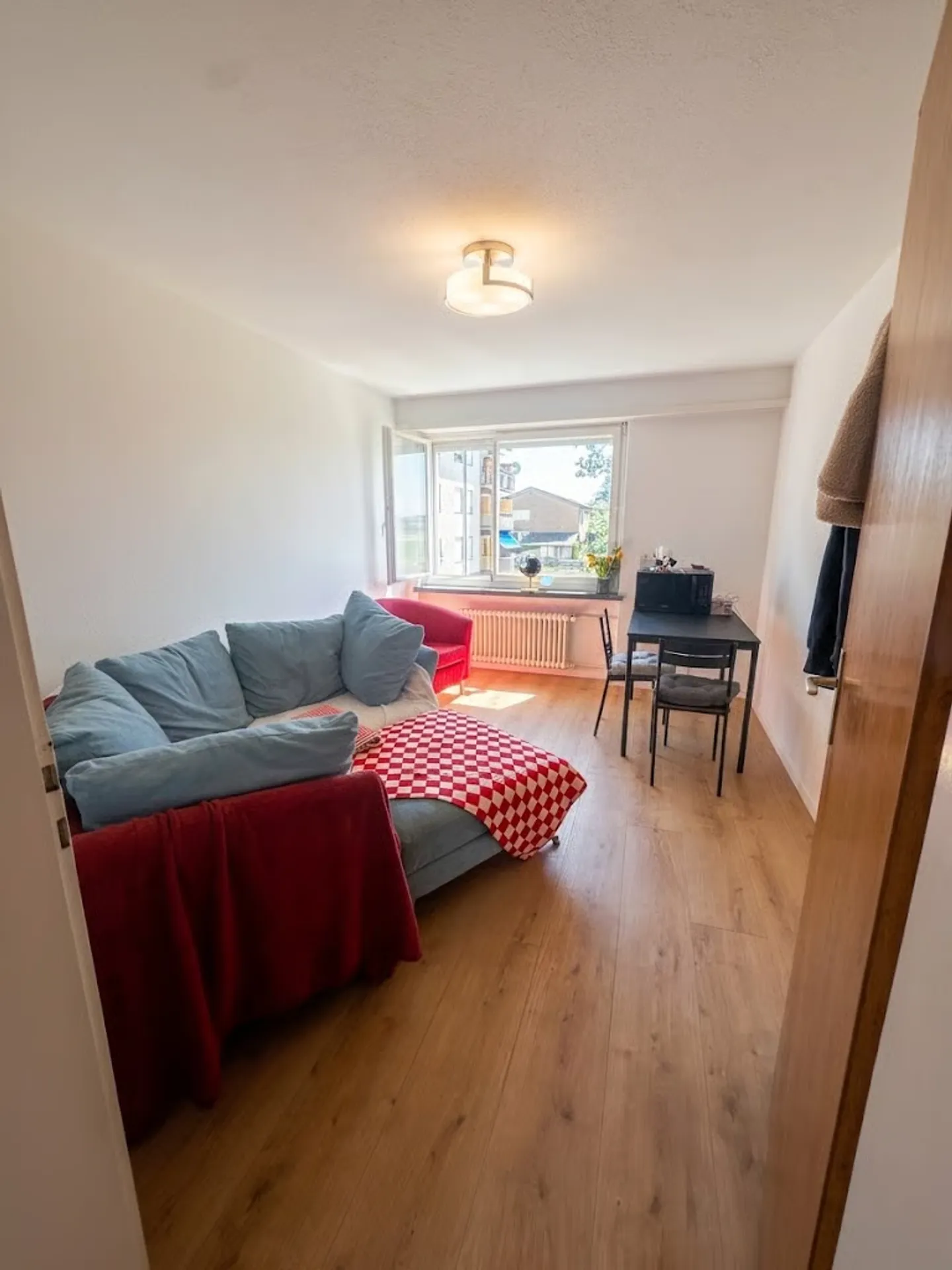 2.5 Zimmer Wohnung, ca. 40m2, zentral gelegen in Rafz - Foto 1 von 6