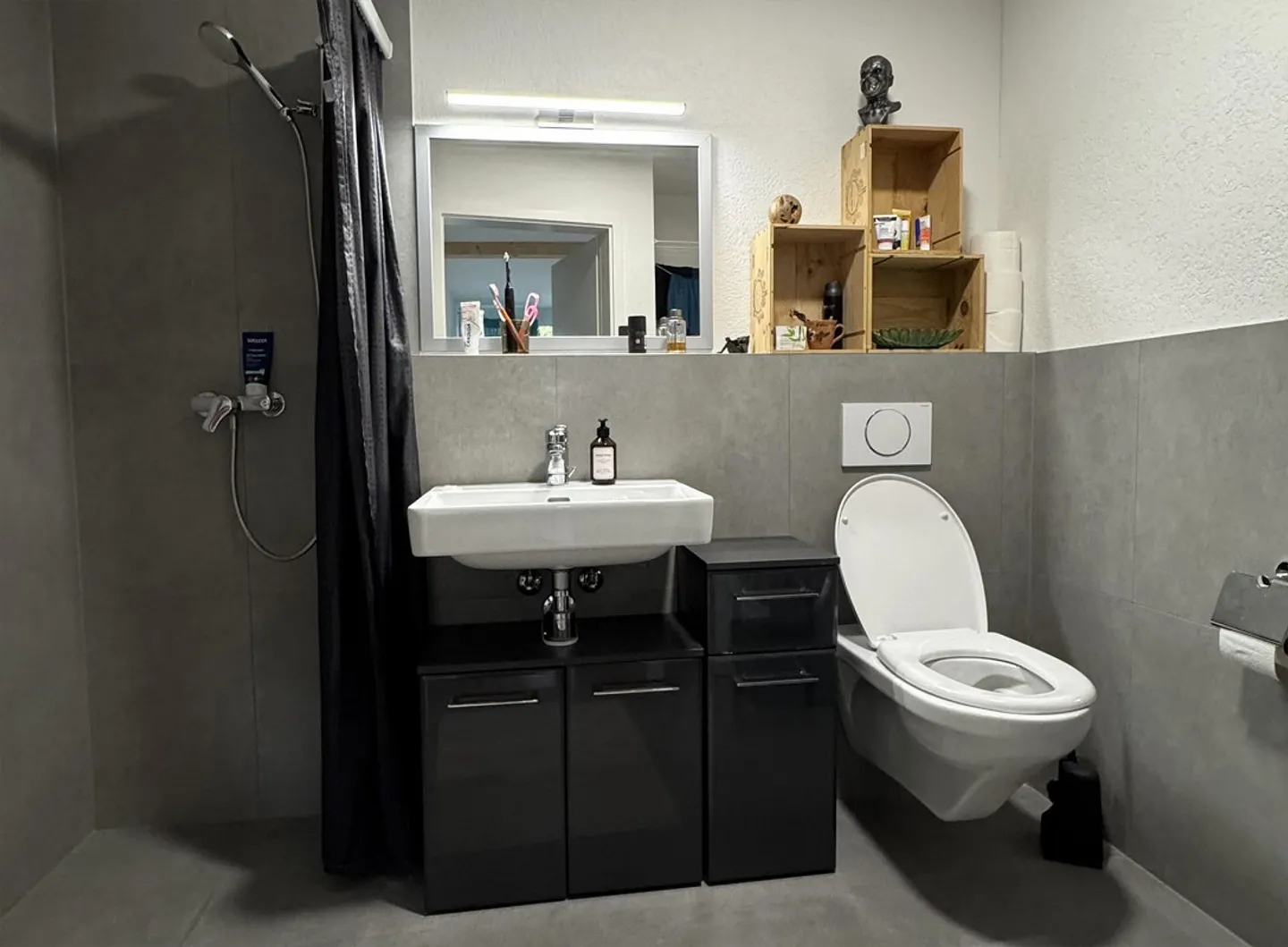 SUNNY AND MODERN IN A QUIET LOCATION - Photo 5 of 5