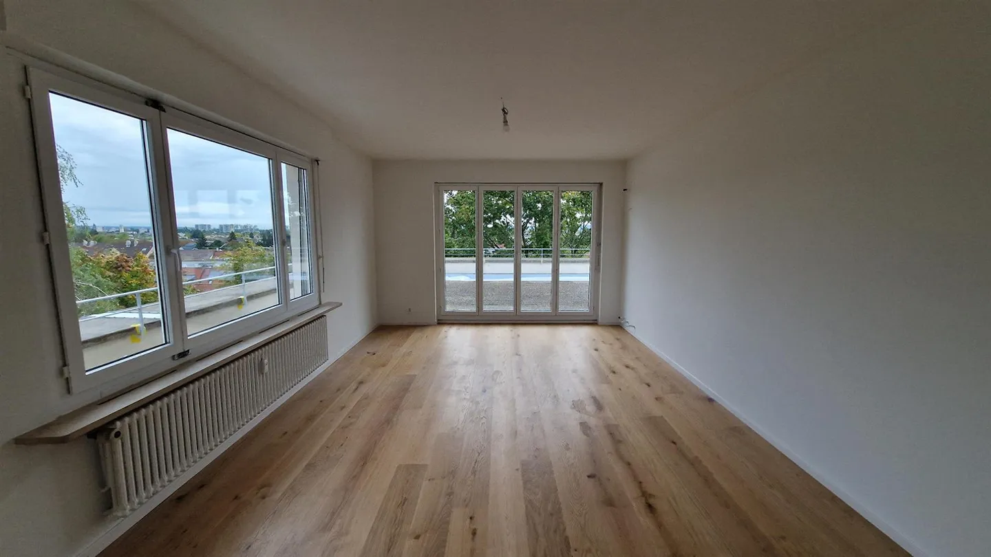 Appartement en attique de 4 pièces dans un emplacement intéressant - Photo 4 sur 13