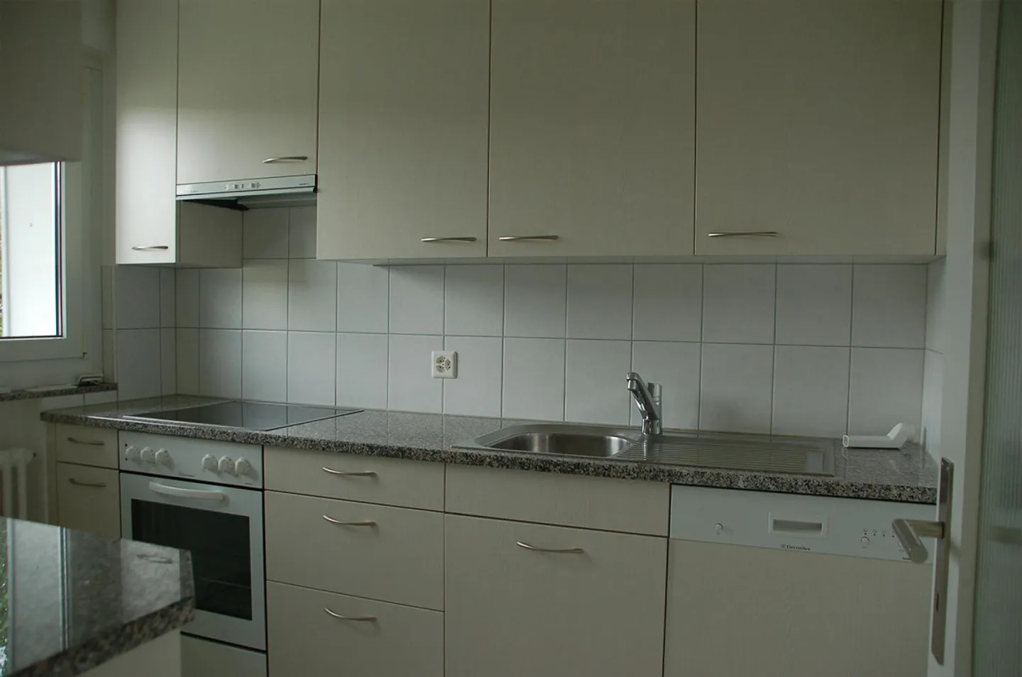 Spacious 3.5-Room Apartment - Photo 3 of 8